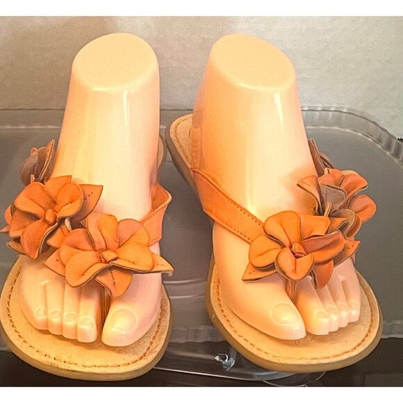 BOC Born Women’s Coral Orange Floral Thong Flip Flop Sandals Size 8 M. - Picture 1 of 10
